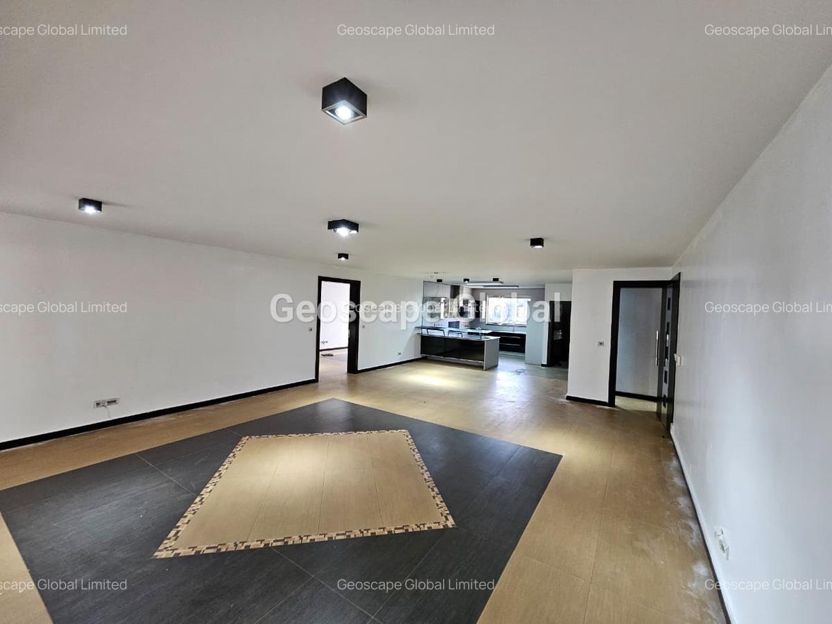 3 Bed Apartment with En Suite in Riverside - 5