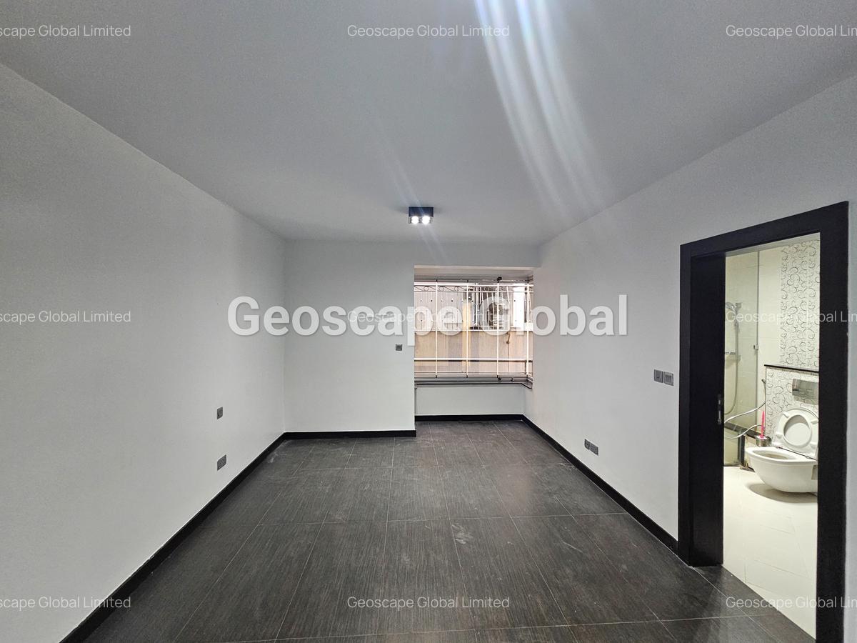3 Bed Apartment with En Suite in Riverside - 12