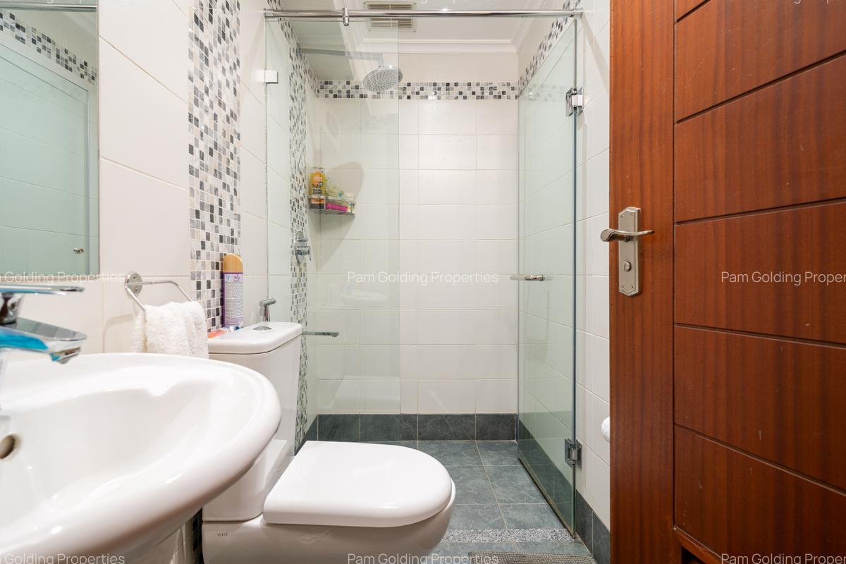 5 Bed Townhouse with En Suite at Muhoho Avenue - 17