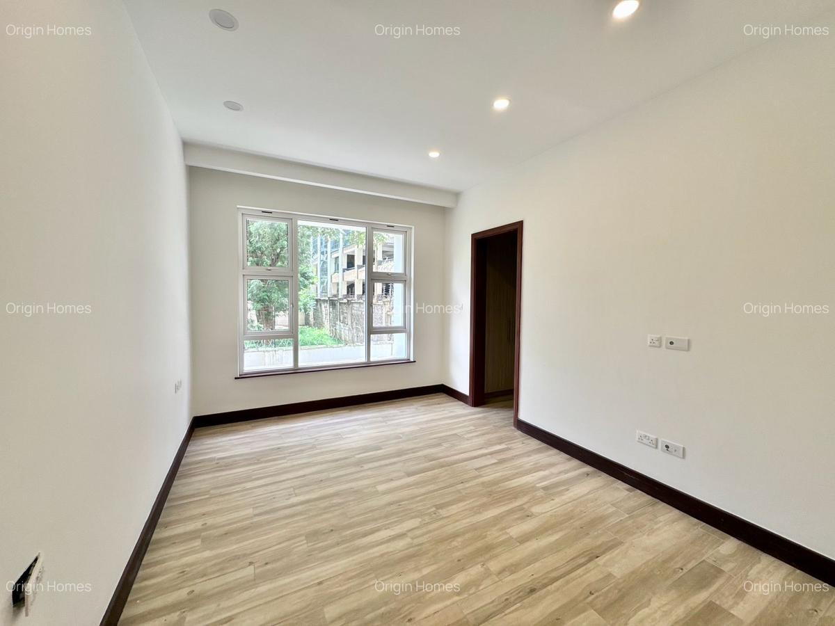4 Bed Apartment with En Suite at Parklands - 10