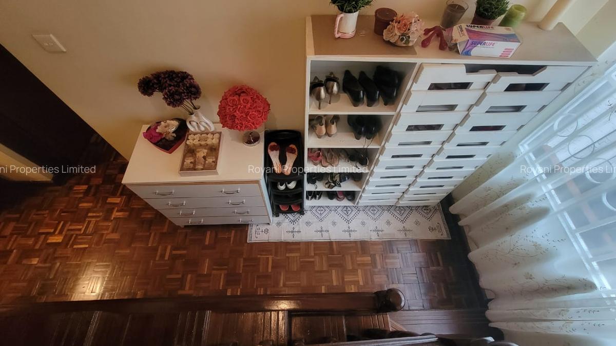 5 Bed House with En Suite in Lavington - 9