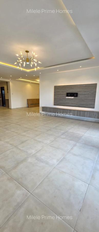 Serviced 4 Bed Apartment with En Suite in Parklands - 6