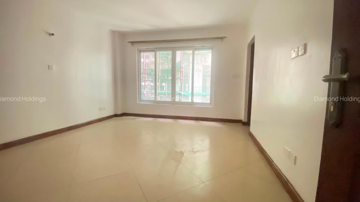 4 Bed Apartment with En Suite at Parklands - 10