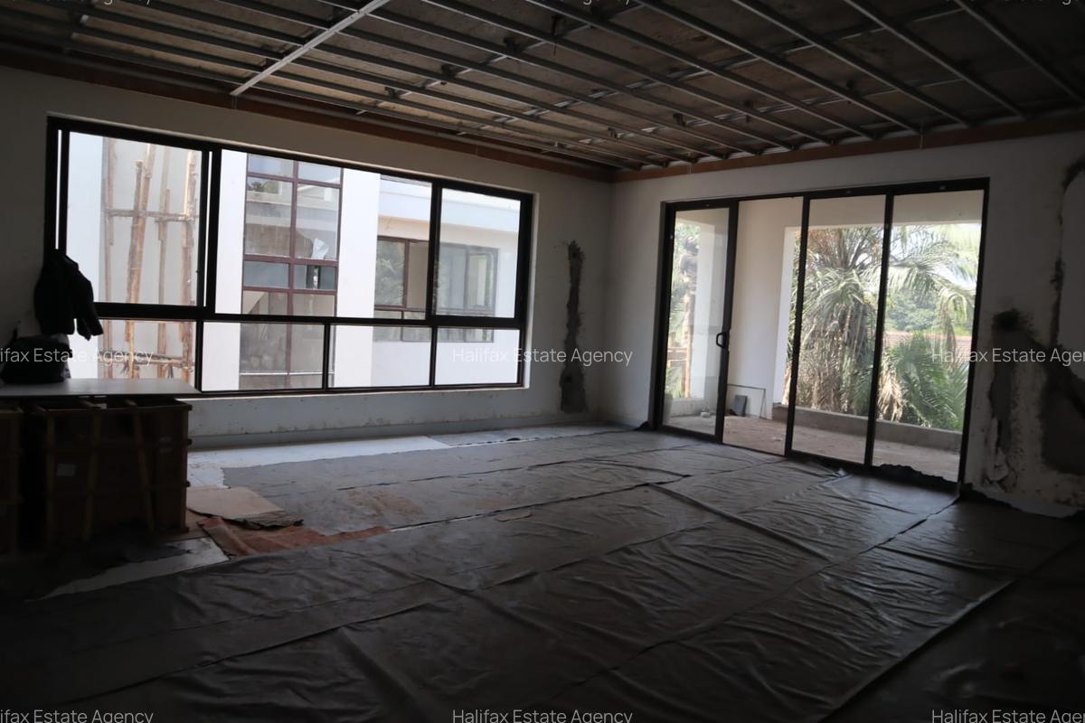 5 Bed Villa with En Suite at Kyuna Road - 9