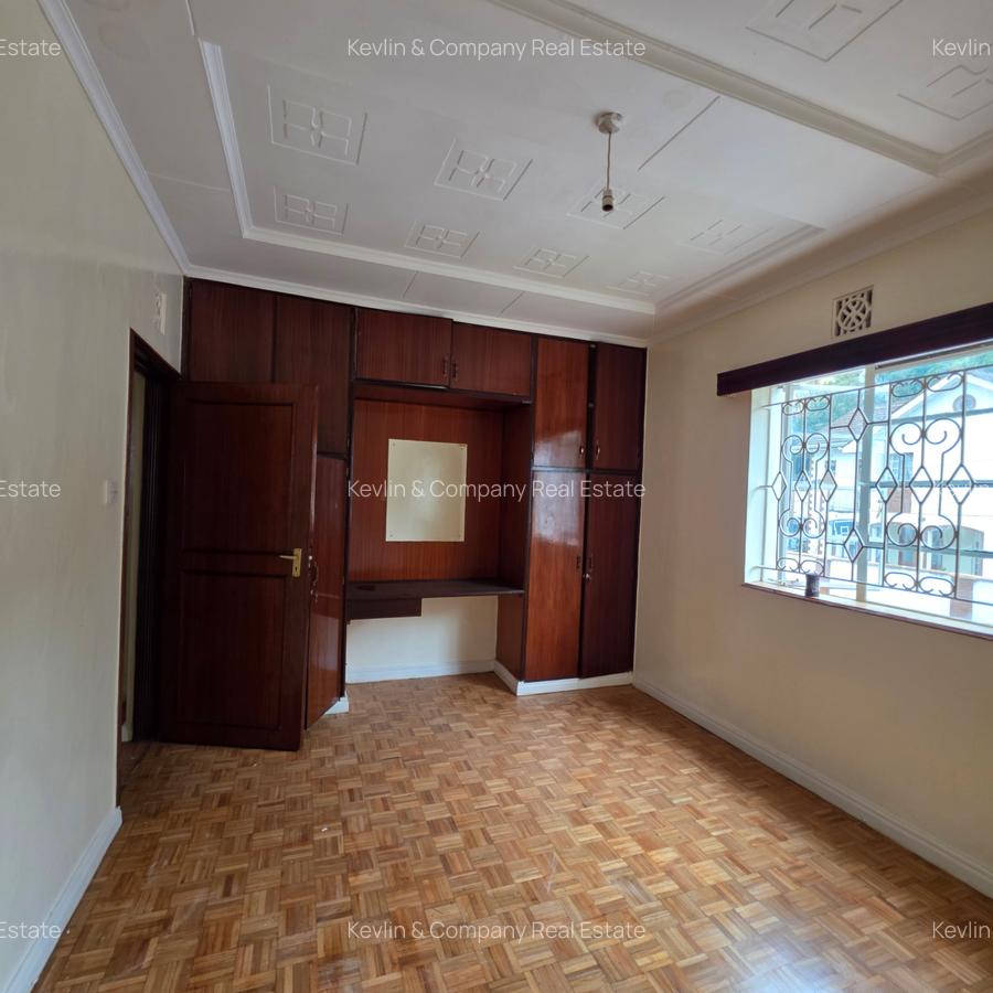 4 Bed Townhouse with En Suite in Lavington - 17