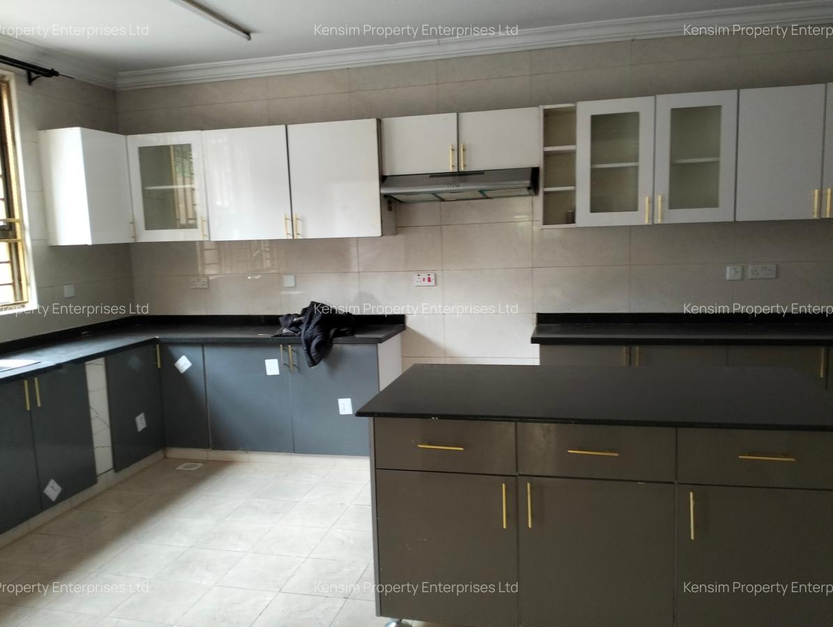 5 Bed Townhouse with En Suite in Lavington - 2