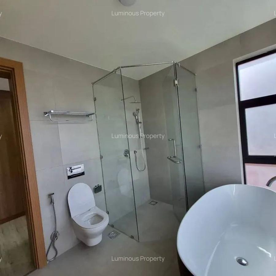 4 Bed House with En Suite at Membley - 16