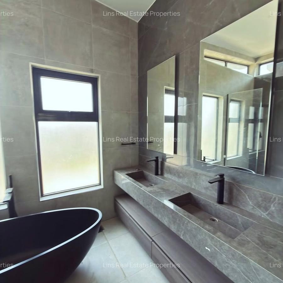 5 Bed Townhouse with En Suite in Runda - 12
