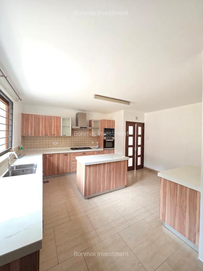5 Bed Townhouse with En Suite at Lavington Green - 8