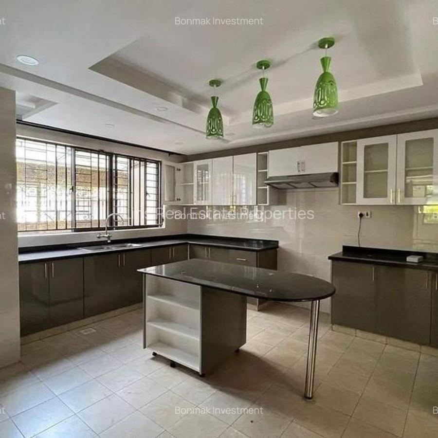 5 Bed Townhouse with En Suite at Lavington Green - 7