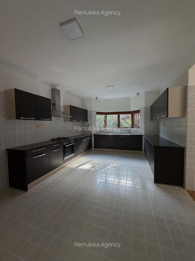 5 Bed Townhouse with En Suite in Runda - 8