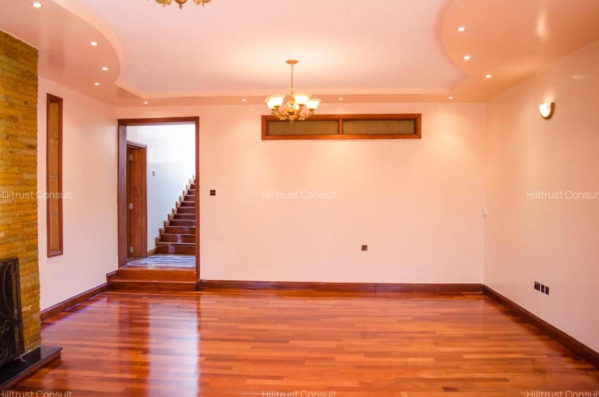 5 Bed Townhouse with En Suite in Gigiri - 3