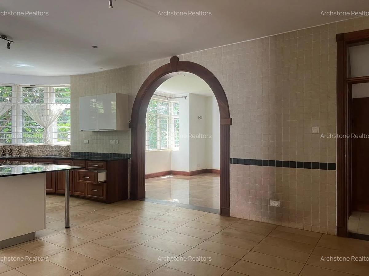 5 Bed Townhouse with En Suite in Rosslyn - 3