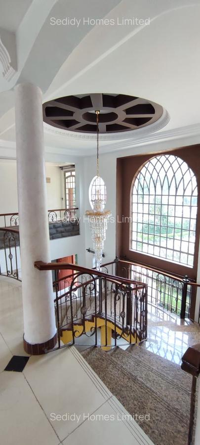 6 Bed House with En Suite in Nyari - 12