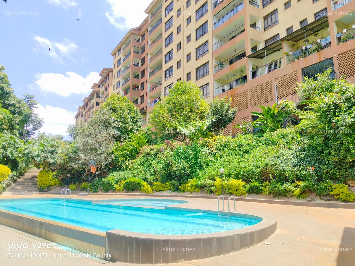 4 Bed Apartment with En Suite at Facing Statehouse - 5