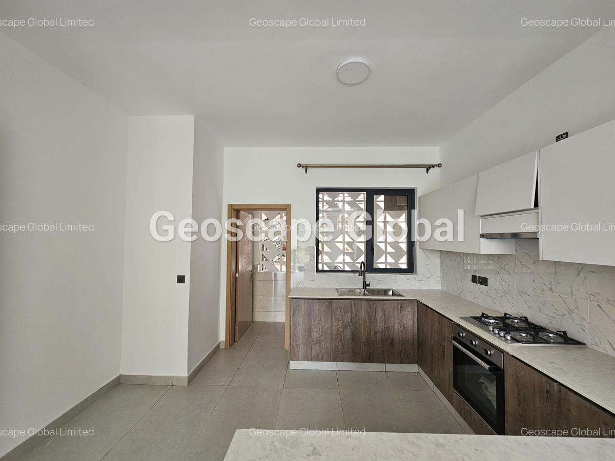 3 Bed Apartment with En Suite in Brookside - 14