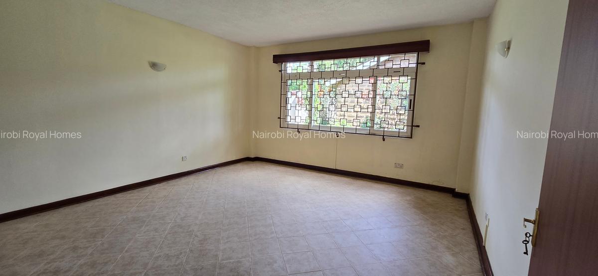 4 Bed Townhouse with En Suite at Lavington Off Convent Drive - 20
