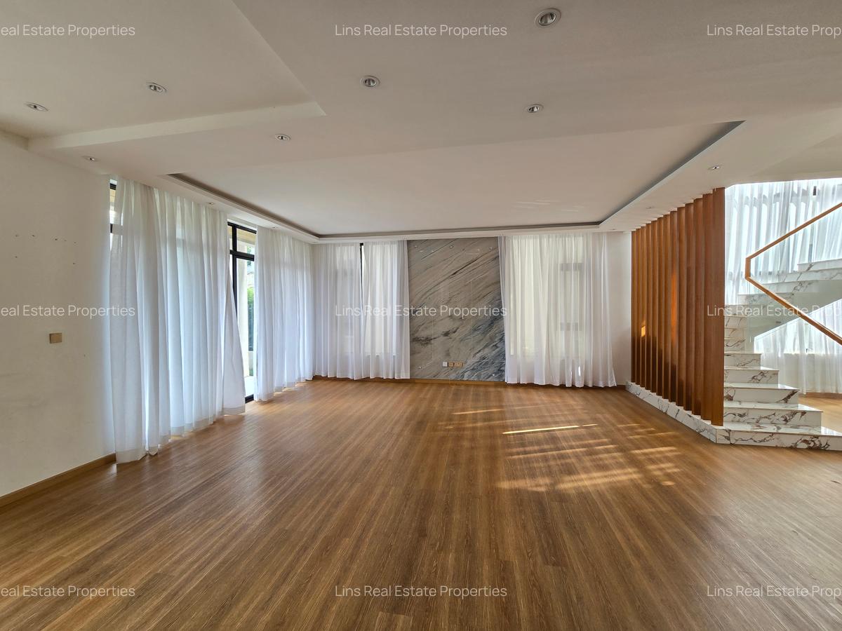 5 Bed Townhouse with En Suite in Lavington - 20
