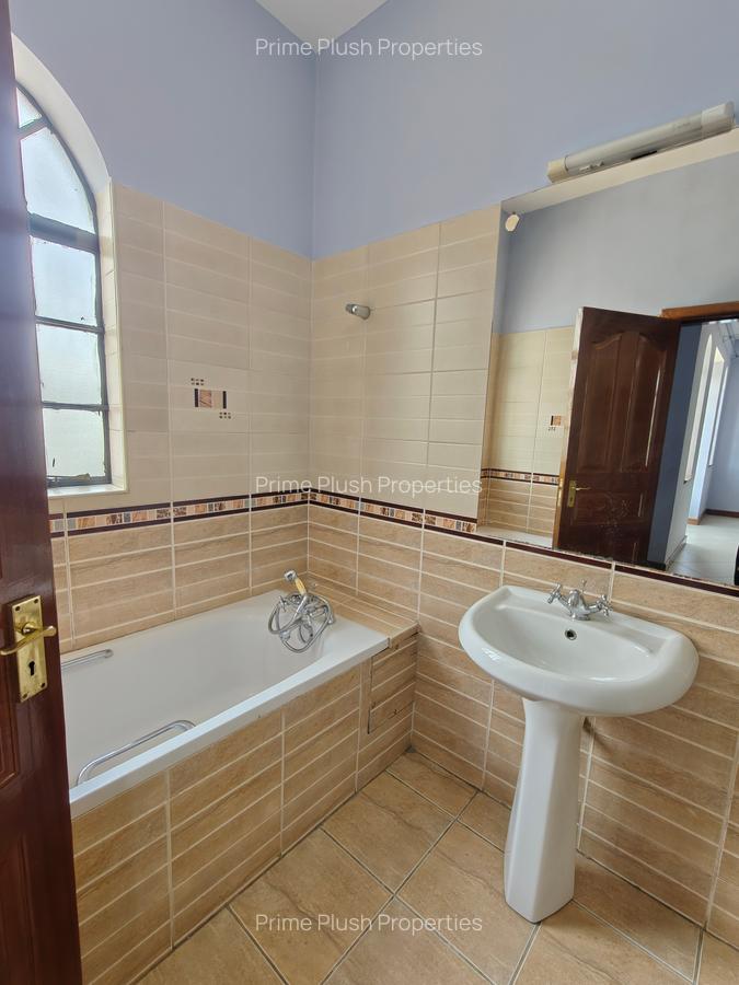 Commercial Property with Service Charge Included in Kilimani - 10