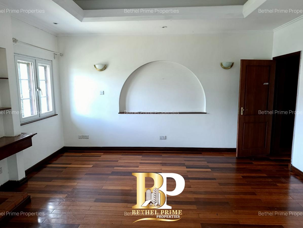 4 Bed Townhouse with En Suite in General Mathenge - 18