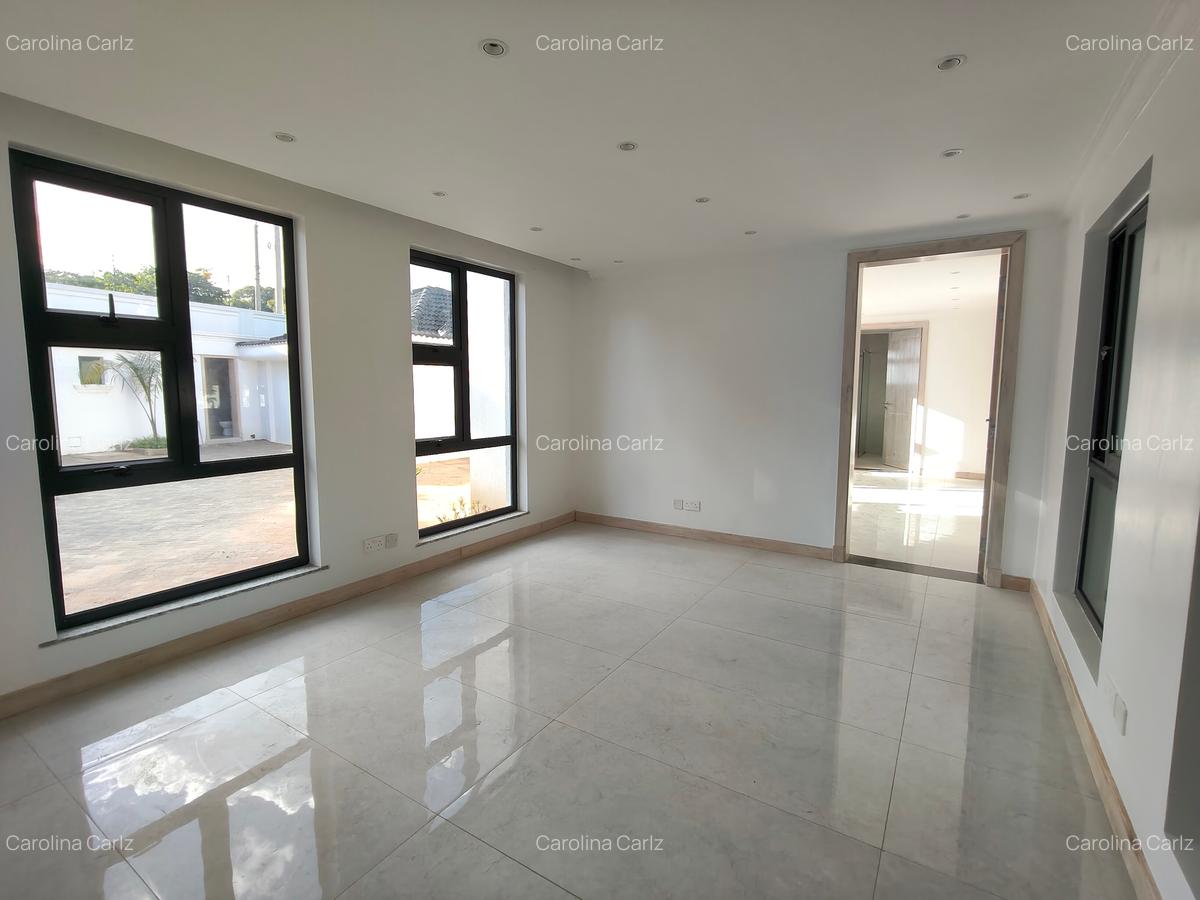 5 Bed House with En Suite at Runda - 10