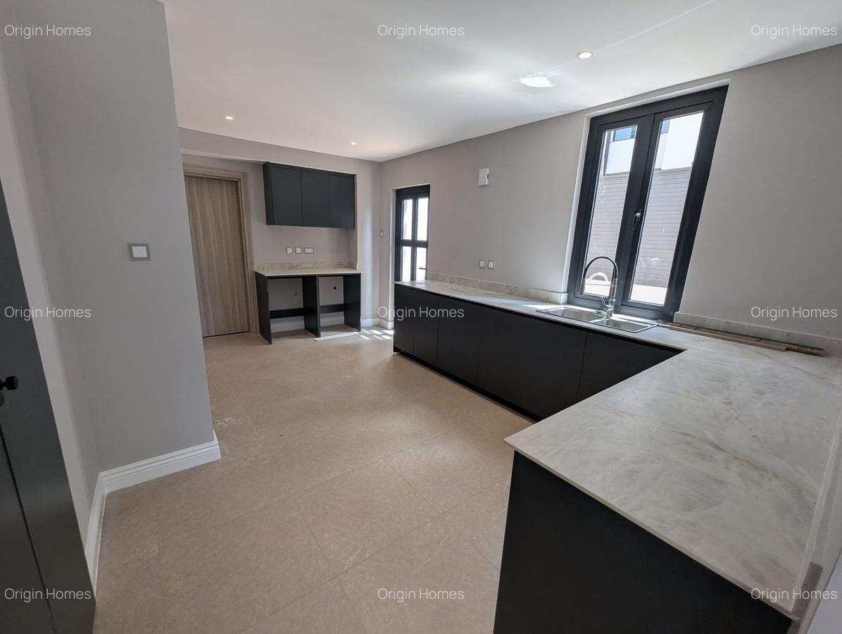 4 Bed Townhouse with En Suite at Runda - 16