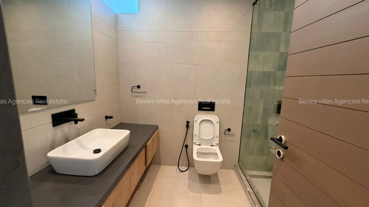 5 Bed Villa with En Suite at Kyuna - 9