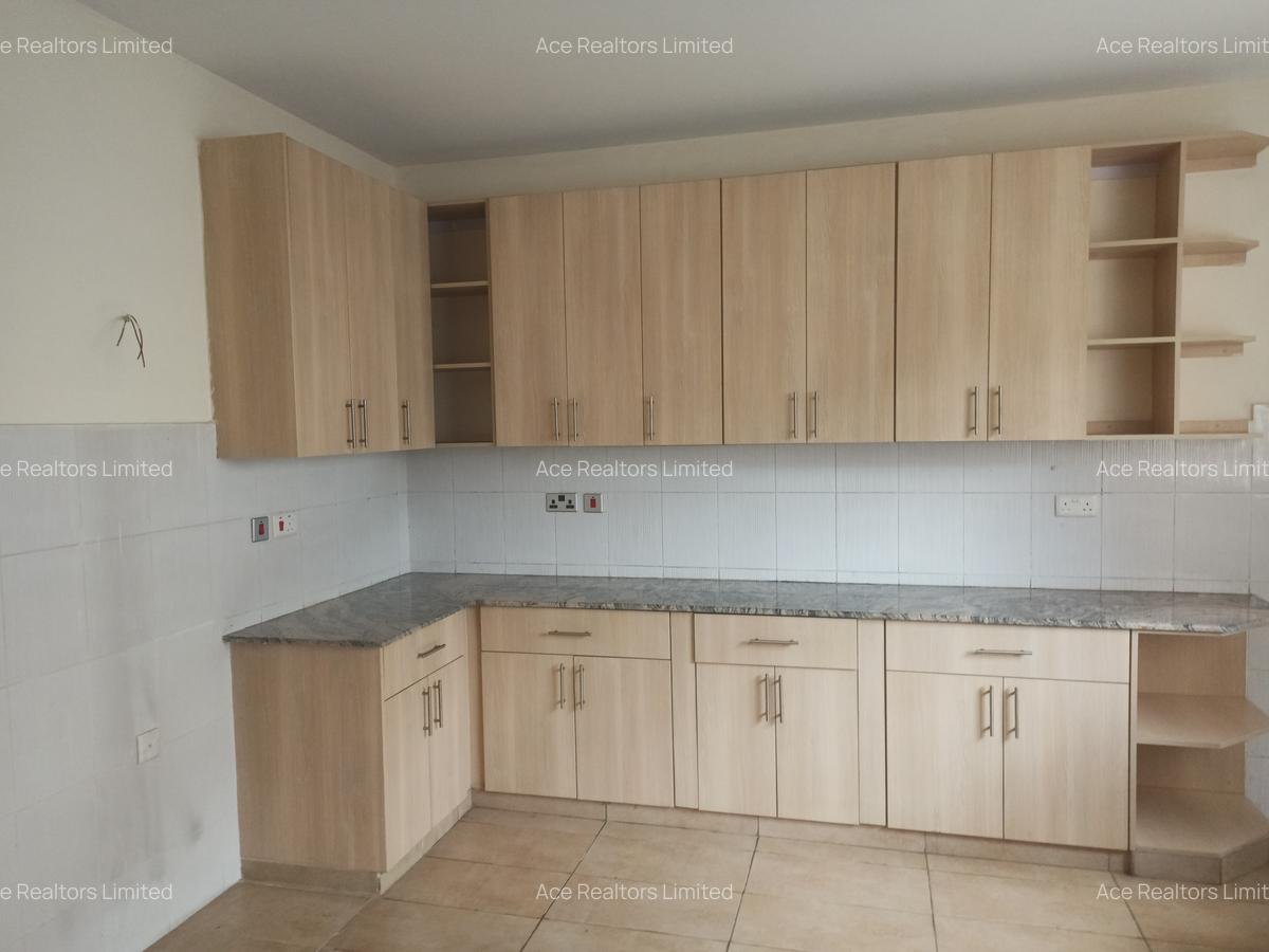 5 Bed Townhouse with En Suite at Lavington - 5