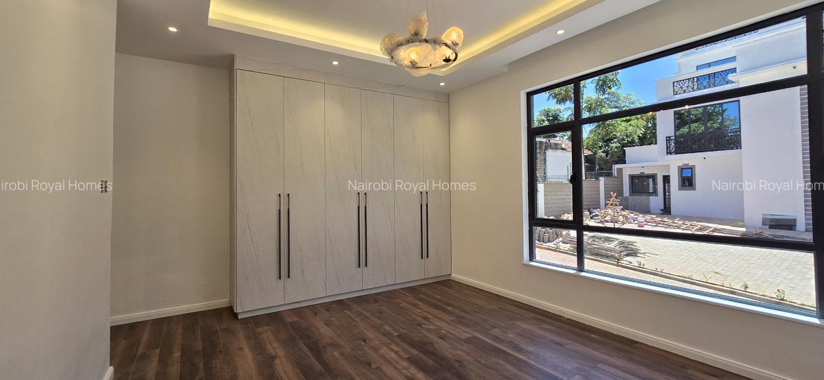 5 Bed Townhouse with En Suite at Convent Drive - 3