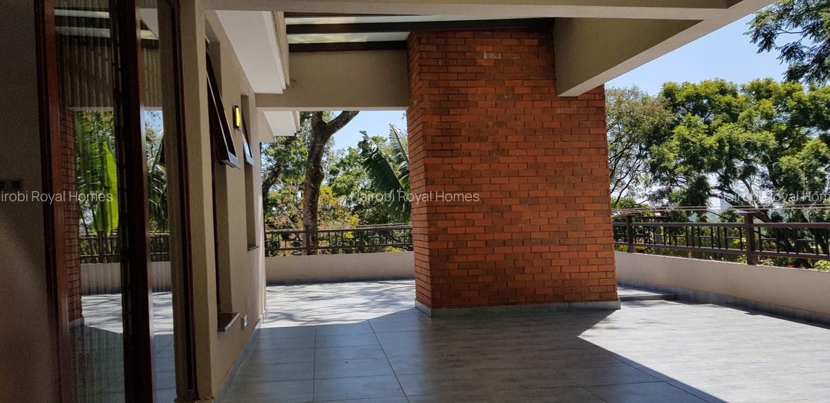 6 Bed Townhouse with En Suite at Lavington Green - 7