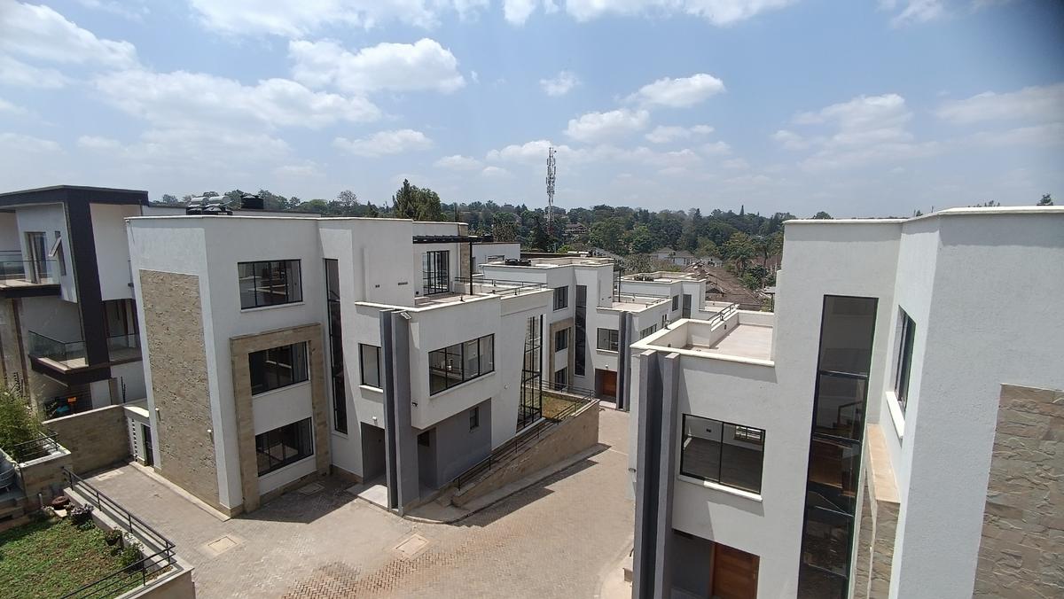 5 Bed Townhouse with En Suite in Lavington - 2