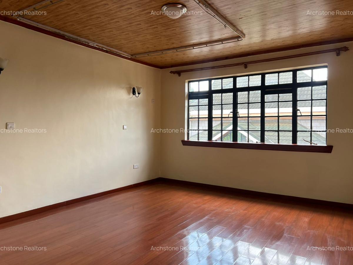 5 Bed House with En Suite in Runda - 8