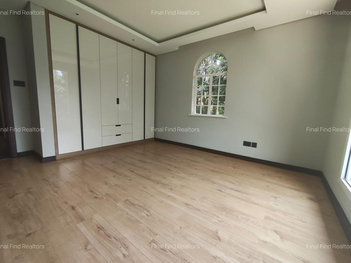 5 Bed House with En Suite in Runda - 6