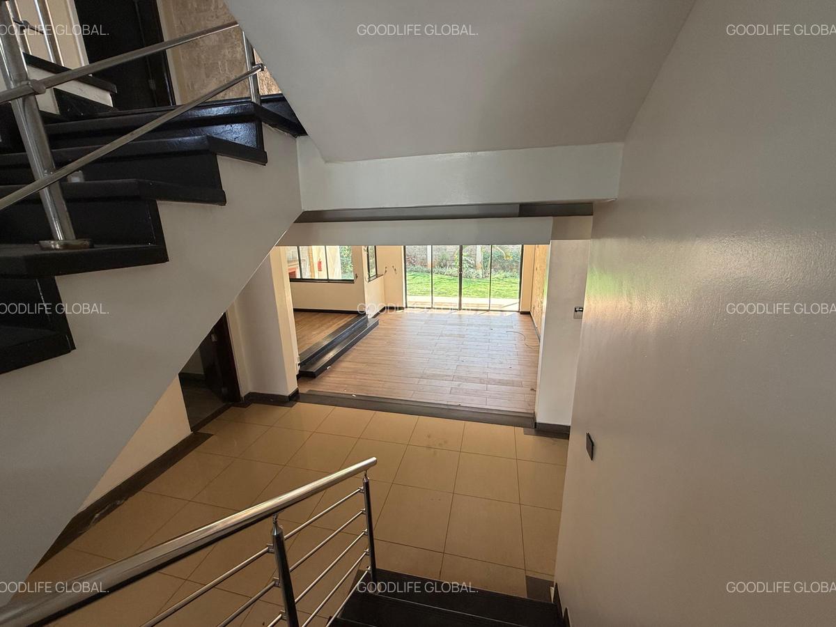 5 Bed Villa with En Suite at Lavington - 10