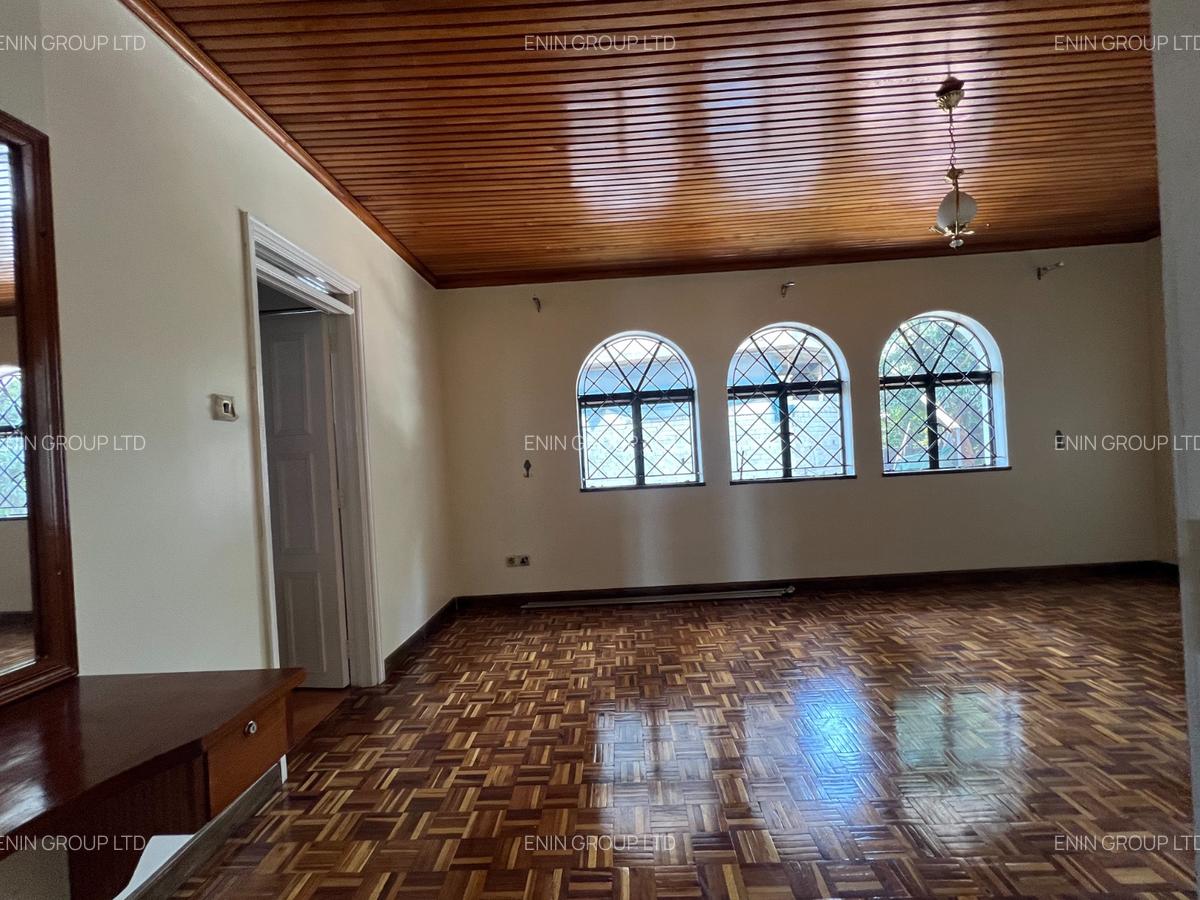 4 Bed Townhouse with En Suite at Brookside Drive - 12