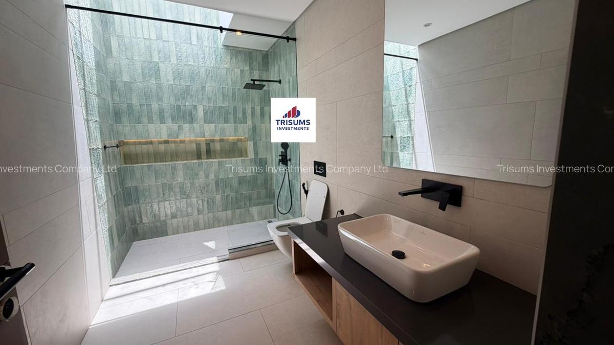 5 Bed House with En Suite in Kyuna - 10