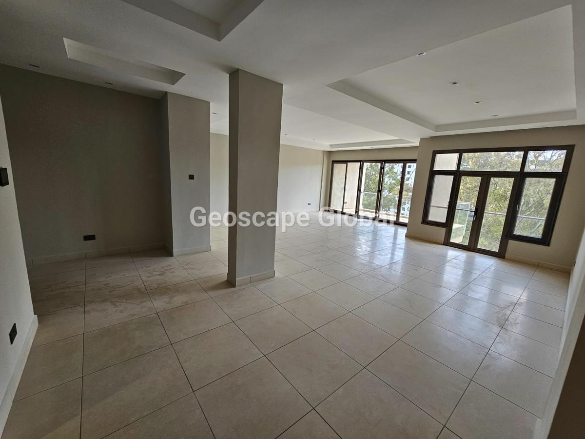 3 Bed Apartment with En Suite at Riverside Drive - 11