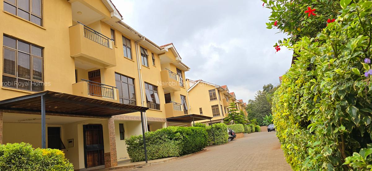 5 Bed Townhouse with En Suite at Lavington Green - 7