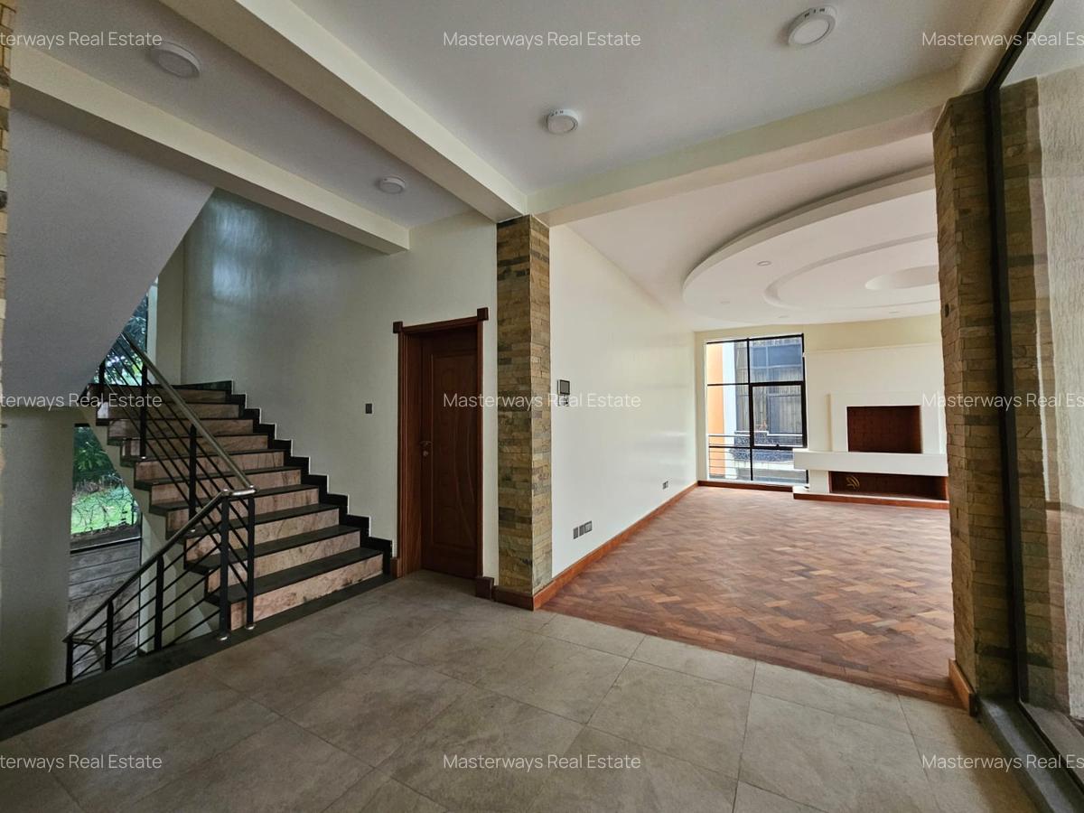 5 Bed Townhouse with En Suite in Lavington - 18