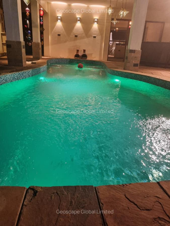 7 Bed House with En Suite in Ridgeways - 3