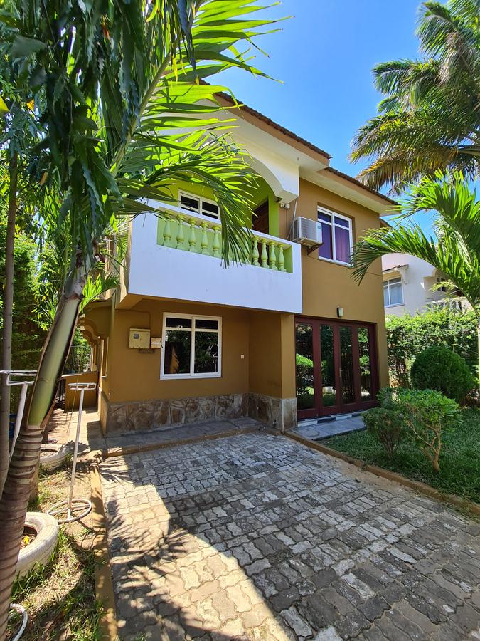 4 Bed Villa with En Suite in Nyali Area - 2