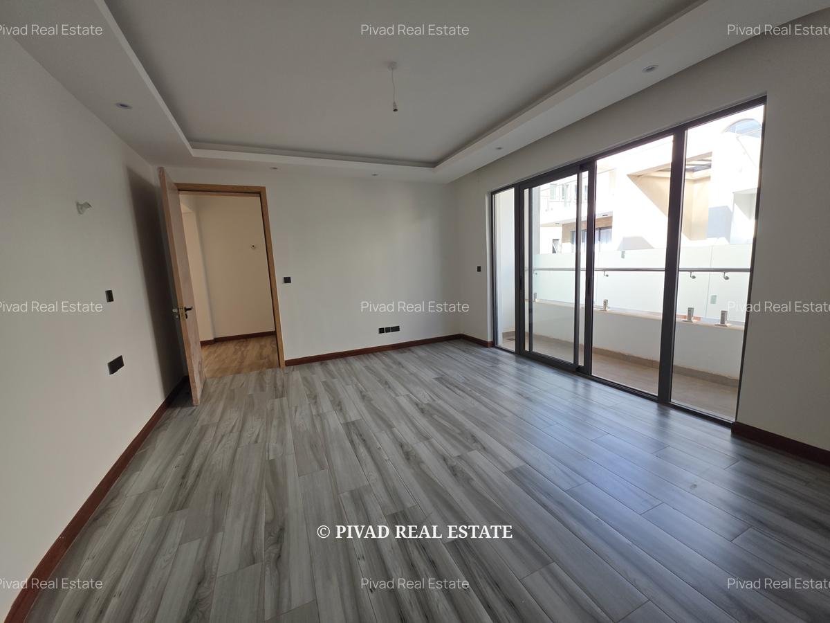 5 Bed Townhouse with Garden in Lavington - 10