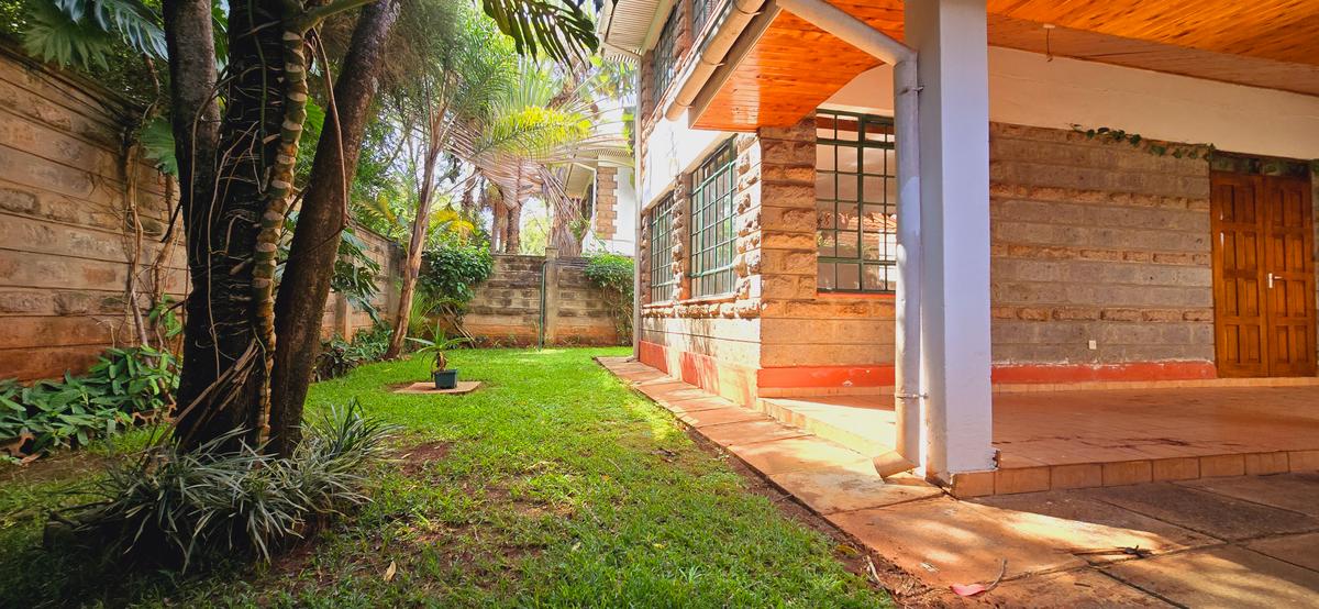 4 Bed Townhouse with En Suite at Lavington - 2