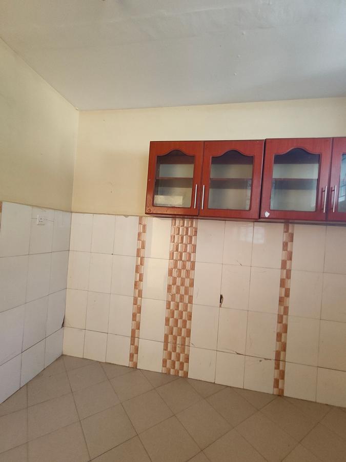 1 Bed House with En Suite at Karen Road - 8