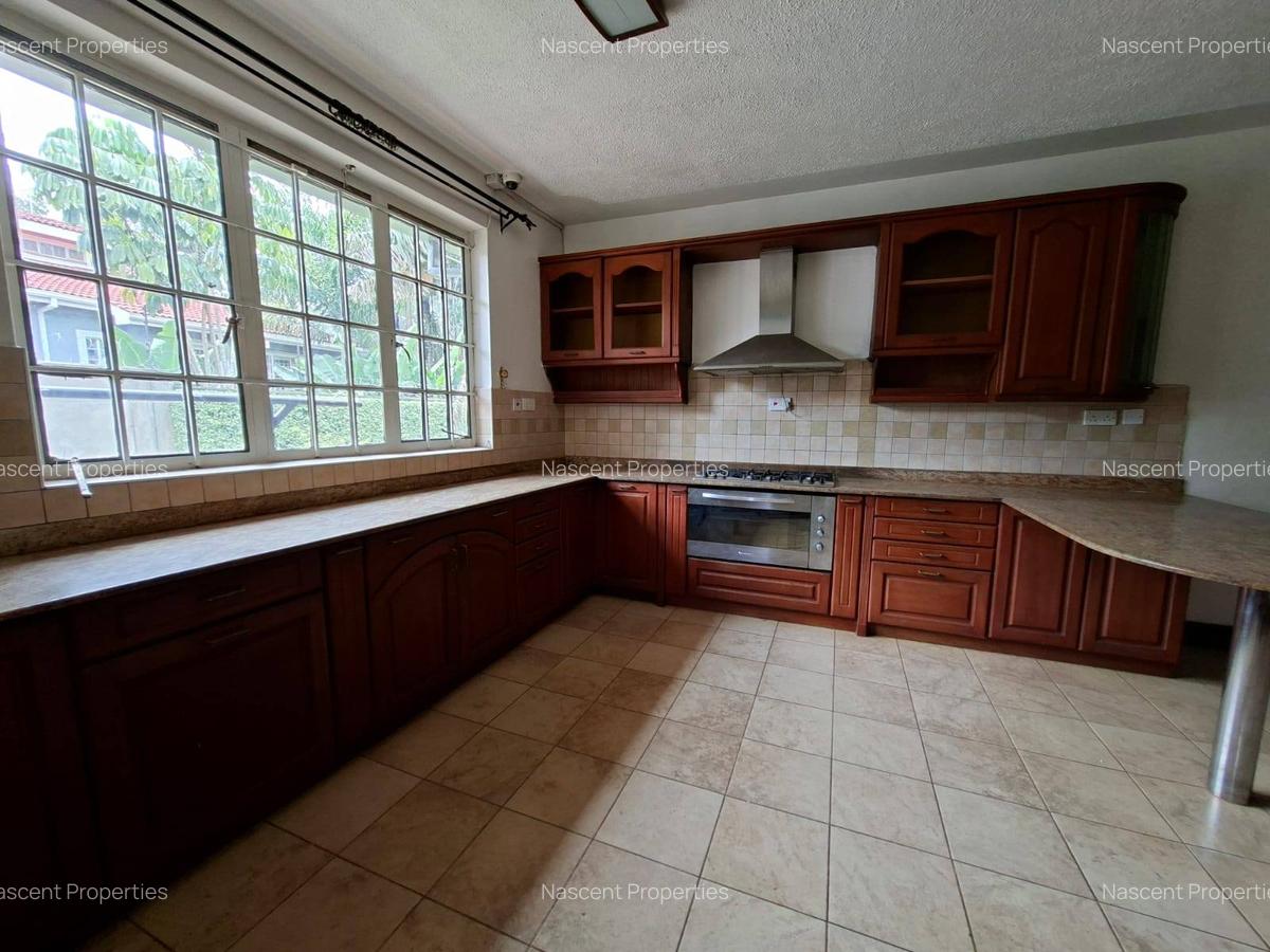 5 Bed House with En Suite in Runda - 17