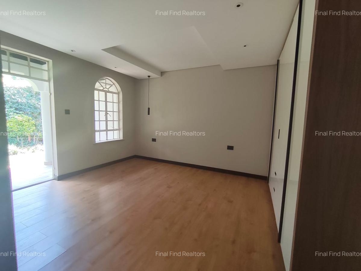 5 Bed House with En Suite in Runda - 16