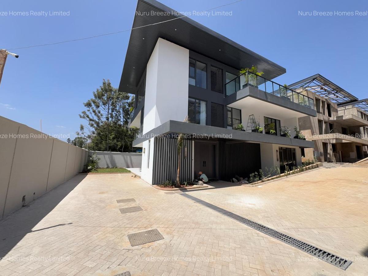 5 Bed Townhouse with En Suite in Lavington - 1