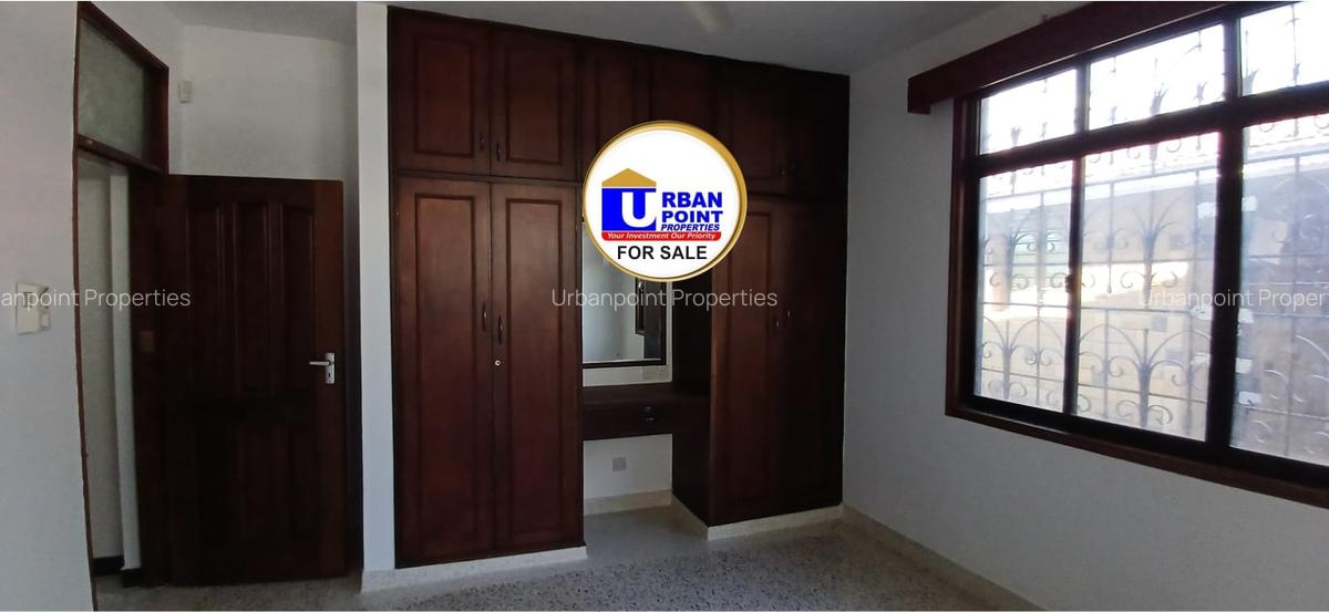 5 Bed House with En Suite in Nyali Area - 3
