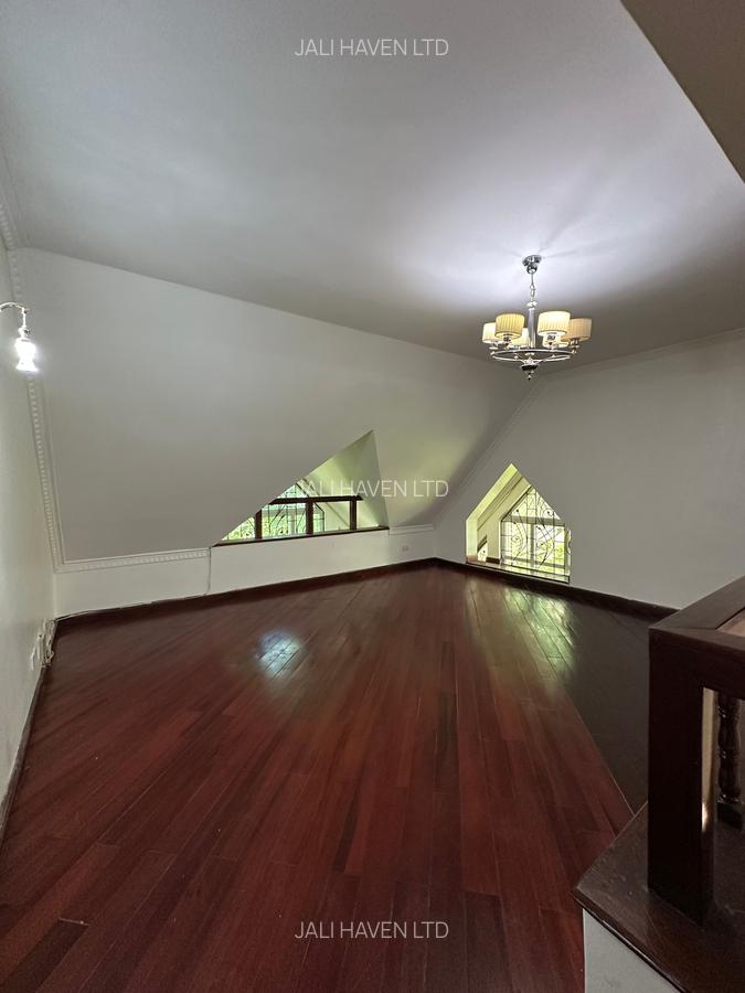 5 Bed Villa with En Suite in Lavington - 20