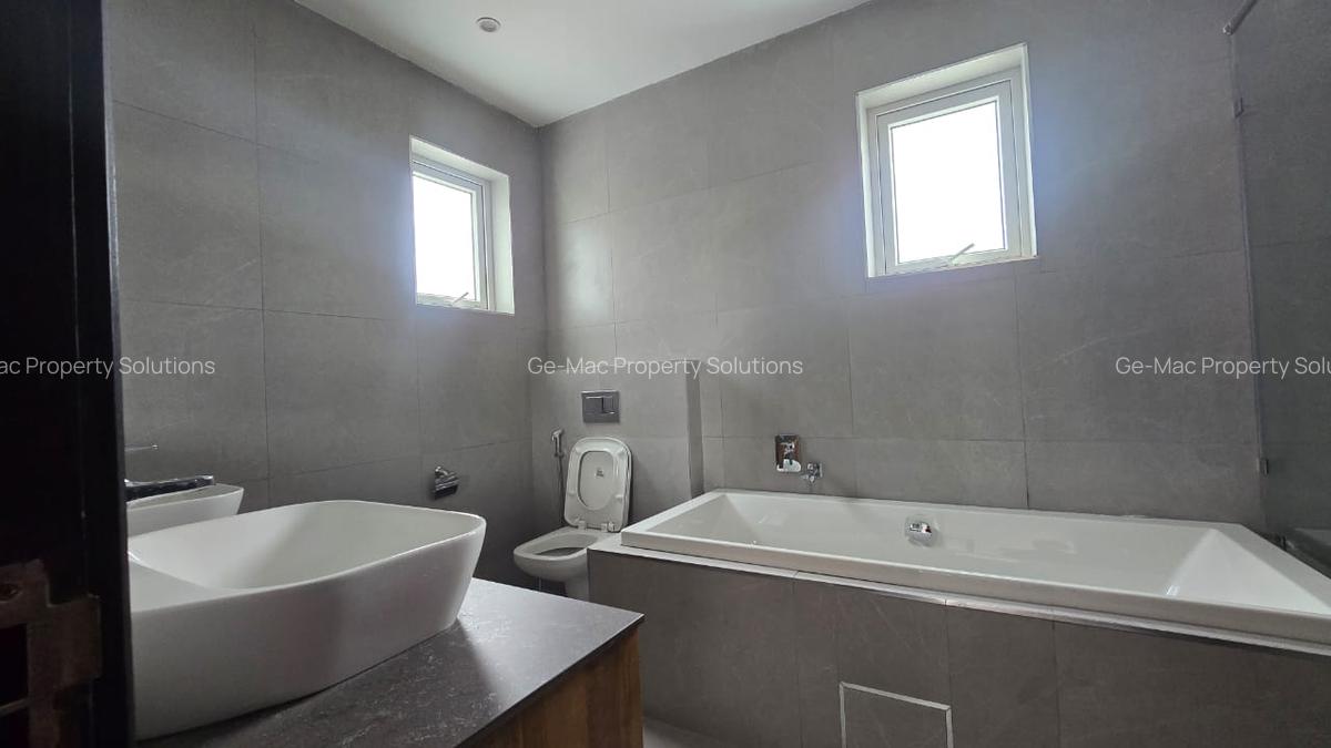 5 Bed Apartment with En Suite in General Mathenge - 9